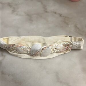 Vintage Elegant Cream Shell-Embellished Belt